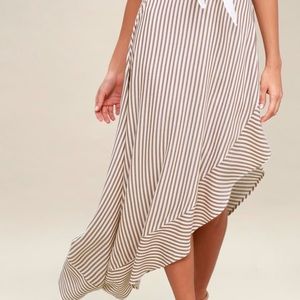Lulu’s king harbor tan & white striped maxi small